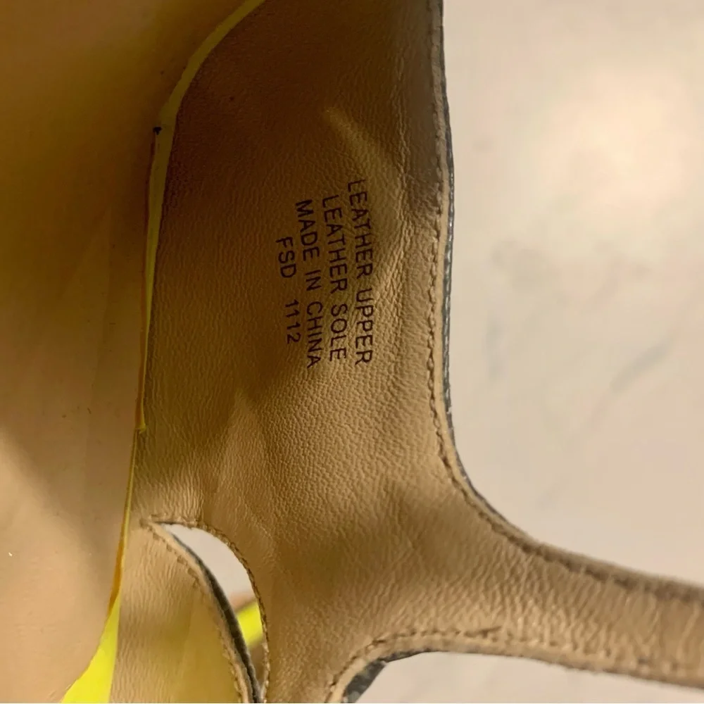 Joan & David Dadallina Gray Yellow Textured Leather T-Strap Peep Toe Sandal Sz 6